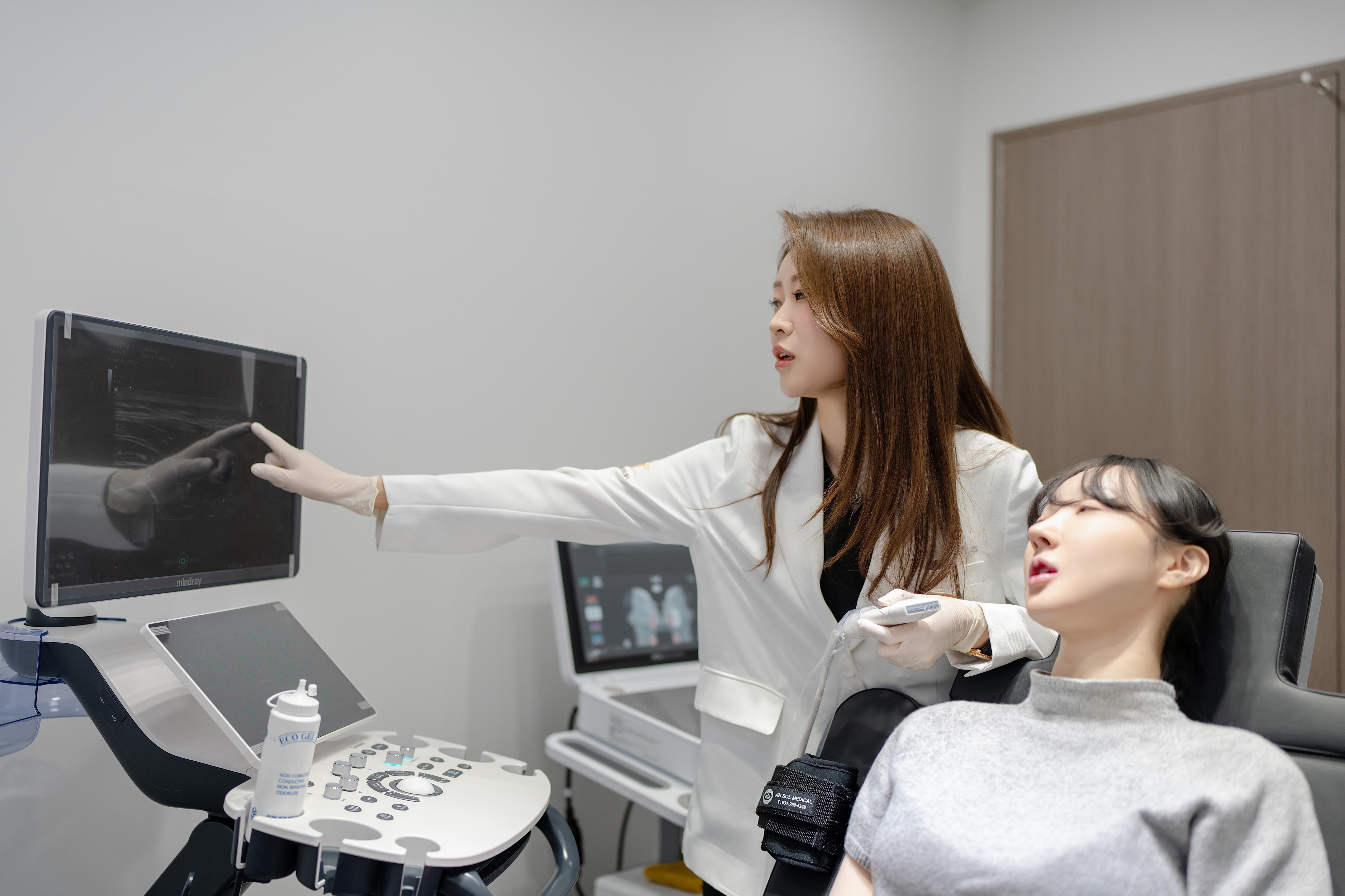 초음파 화면 설명 장면
